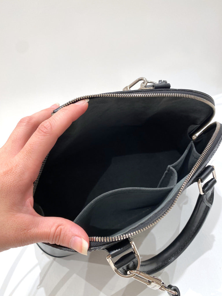 Louis Vuitton Alma Epi Noir - (Nypris ca 14.000 kr)