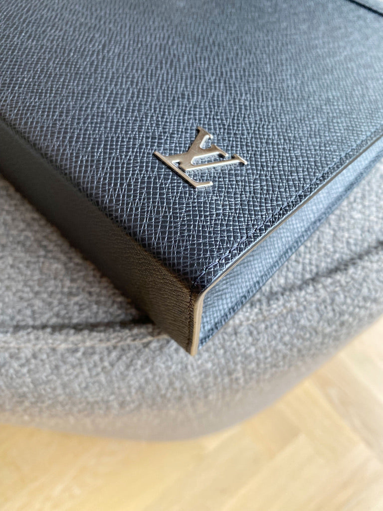 Louis Vuitton Pochette Voyage MM - Noir - (Nypris 7.050 kr)