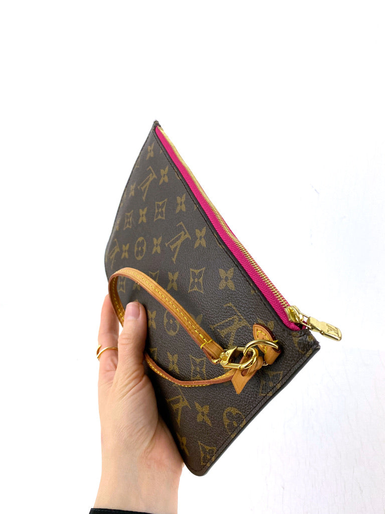 Louis Vuitton Clutch - Monogram