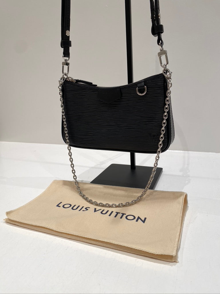Louis Vuitton Easy Pouch On Strap Epi - (Nypris ca 11.600 kr)