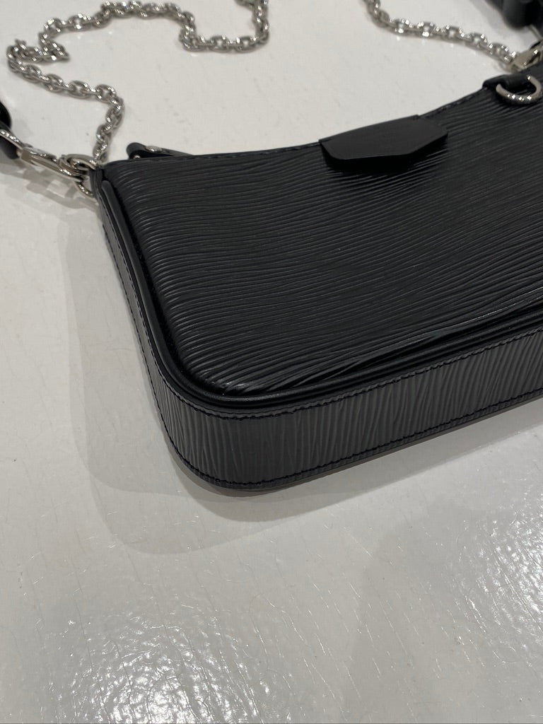 Louis Vuitton Easy Pouch On Strap Epi - (Nypris ca 11.600 kr)