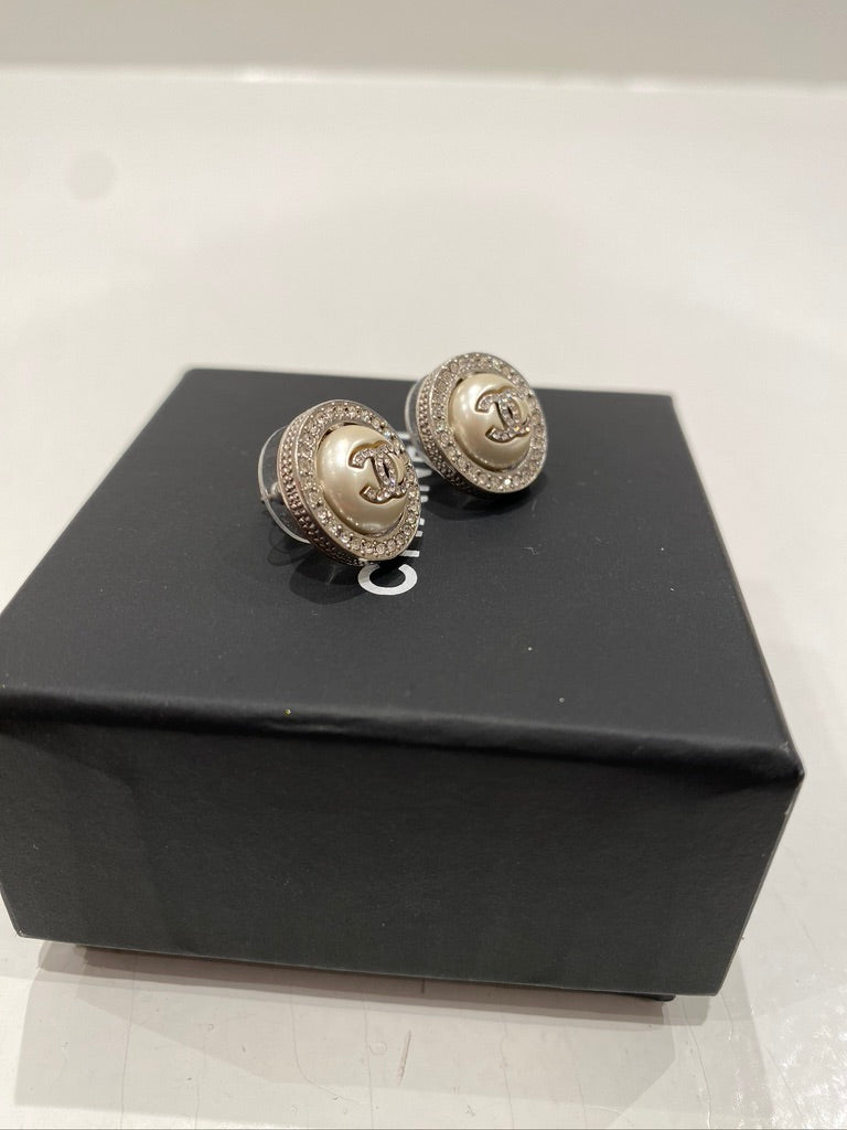 Chanel Stud/Ørestikker - (Nypris ca 5.000- 5.500 kr)