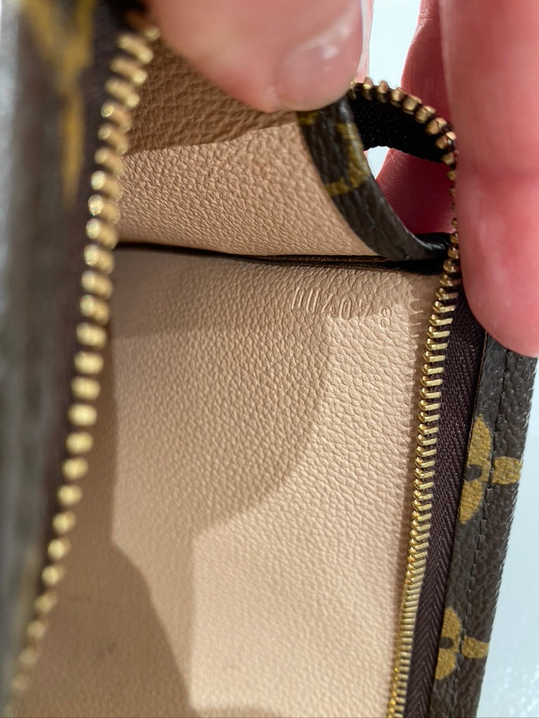 Louis Vuitton Monogram Toiletry Pouch 19 i klassisk monogram canvas