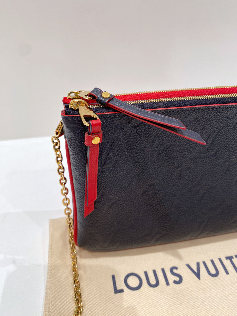 Louis Vuitton Double Zip Pochette Bag - Farve Rød & Blå - (Nypris 10.000 kr)