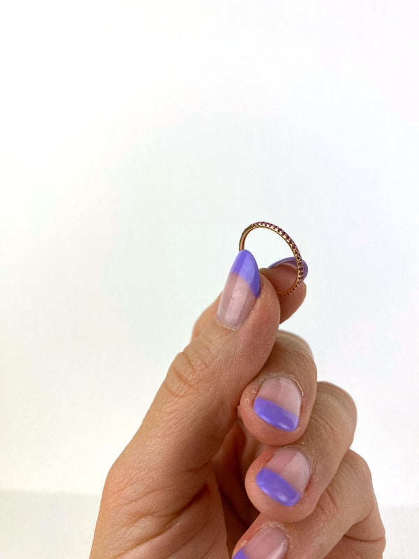 Ileana Makri  - Guldring i 18 Karat Rose Gold Med Safirer - (Nypris 4842 kr/650 Euro) - Str 50