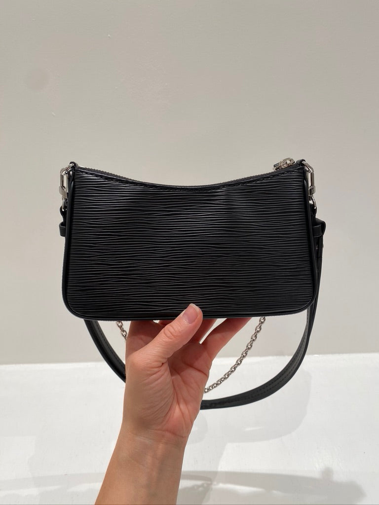 Louis Vuitton Easy Pouch On Strap Epi - (Nypris ca 11.600 kr)