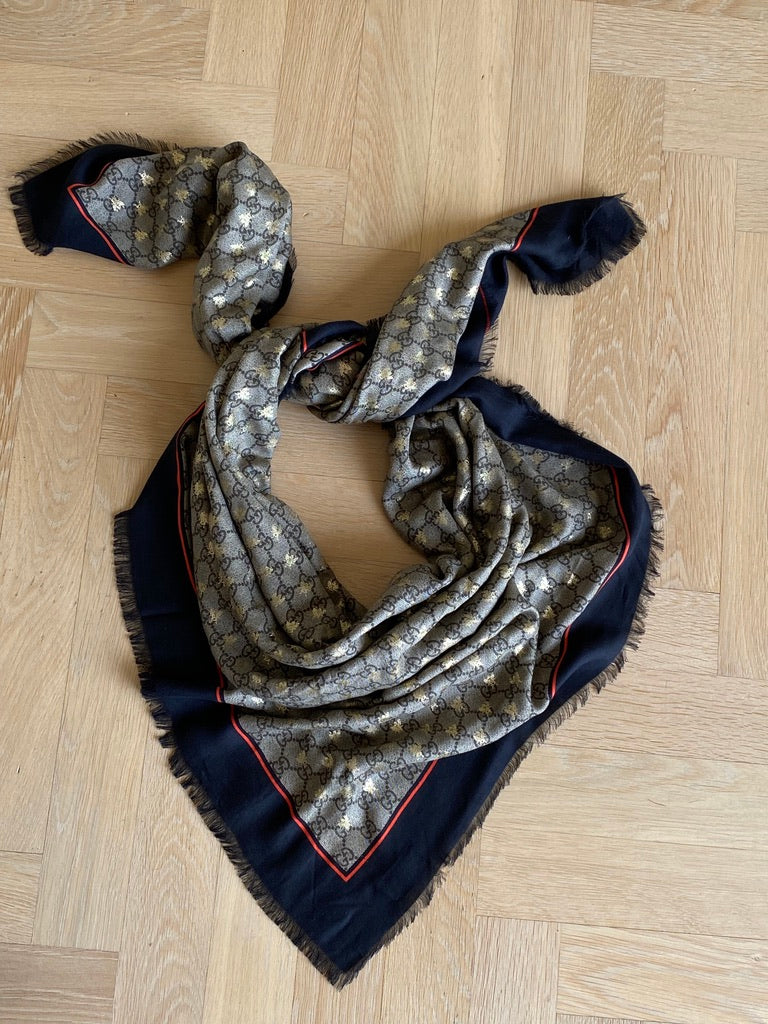 Gucci Stort Tørklæde - Mål: 135x135 cm - (Nypris ca 4.500 kr)