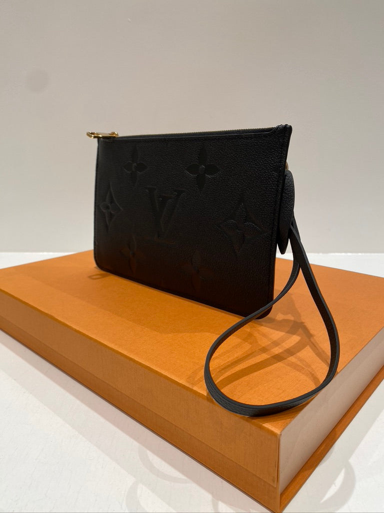 Louis Vuitton Clutch - Stort monogram. Farven er sort