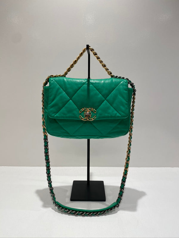 Chanel 19 Small Handbag/Crossbody Taske. Farven er Grøn -  (Nypris ca 50.850 kr)