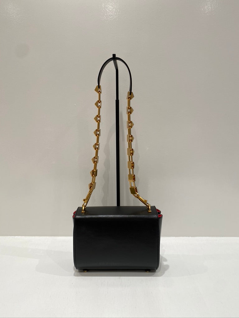 Valentino Garavani Stud Sign V LOGO Taske - (Nypris ca 18.700 kr/2.500 Euro - Kvittering medfølger!)