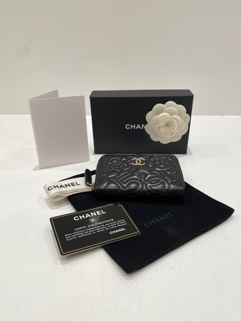 Chanel  Black Camellia Small Zip Purse - (Nypris ca 6-7.000 kr)
