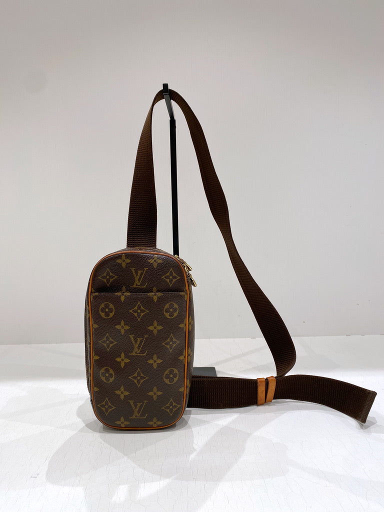 Louis Vuitton Slingbag - Monogram