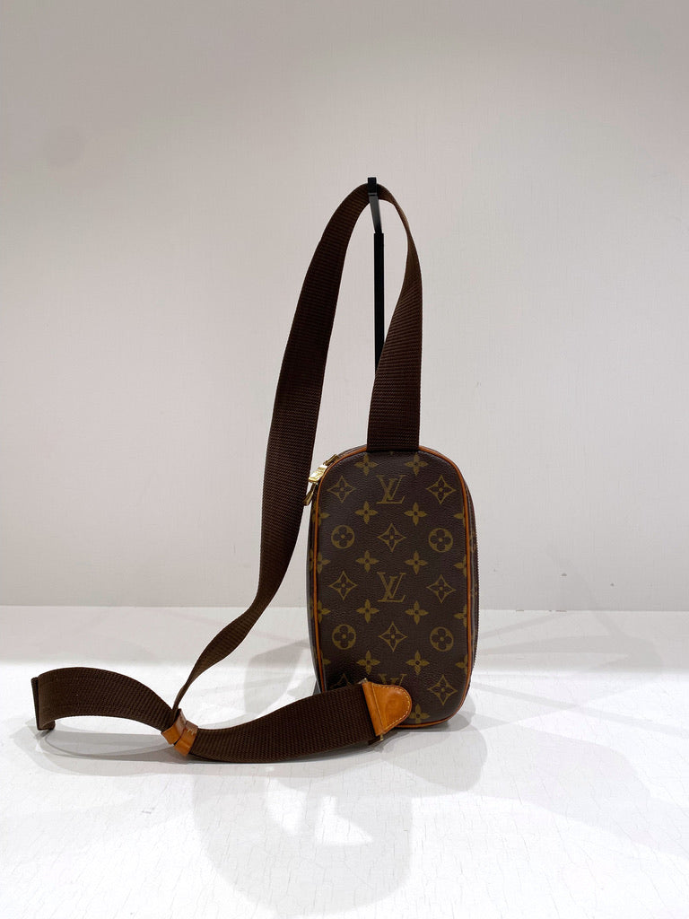 Louis Vuitton Slingbag - Monogram