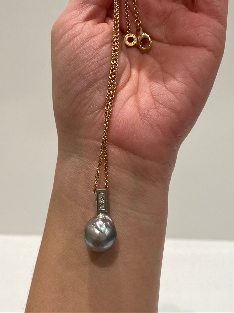 Smykkevedhæng i 14 Karat Hvidguld - Fra A. Dragsted i Store Kongensgade