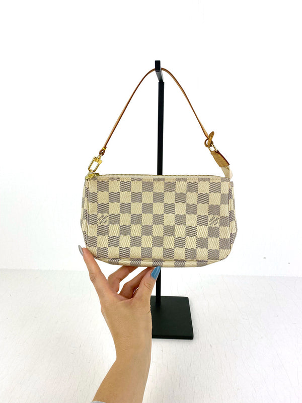 Louis Vuitton Pochette Damier Azur Taske (Nypris ca 8.500 kr på samme type taske nu!)