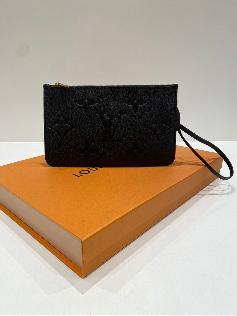Louis Vuitton Clutch - Stort monogram. Farven er sort