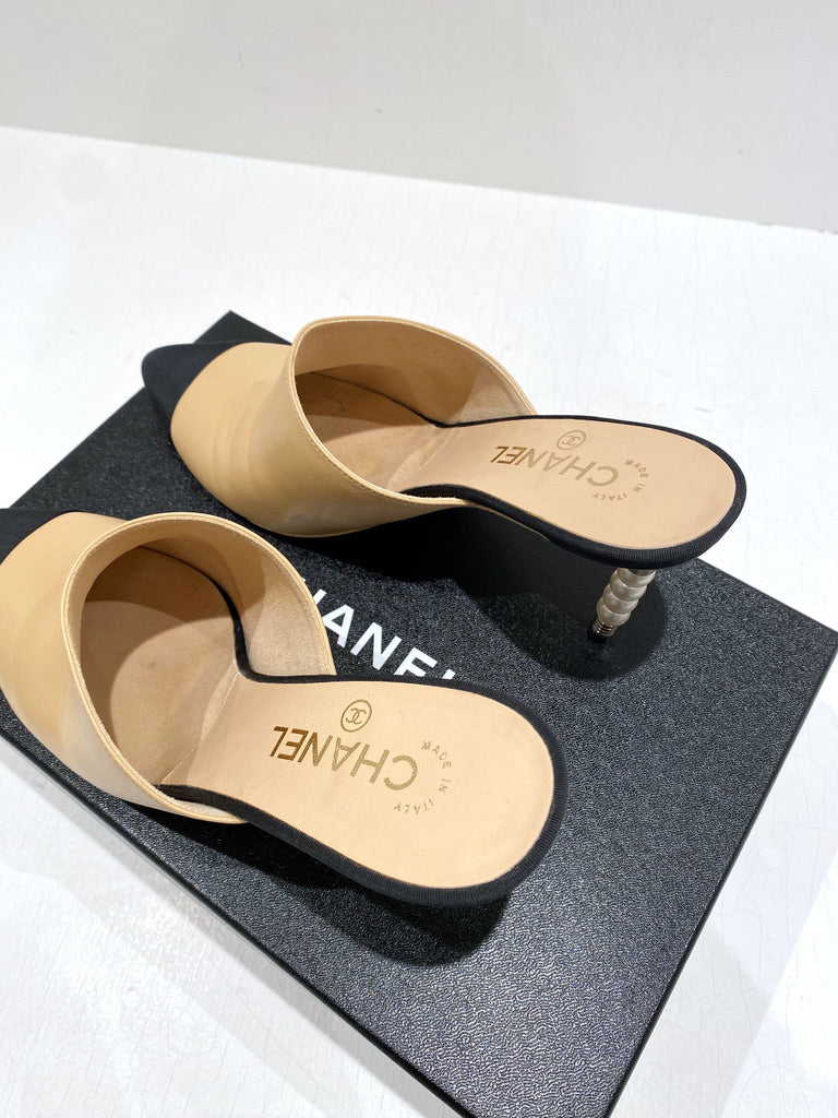 Chanel Stiletter - Str 40/ Passer ca str 39,5 - (Nypris ca 9.800 kr)