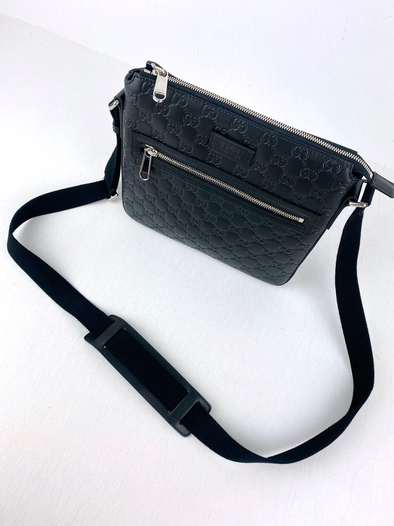 Gucci Signature Messenger Bag - (Nypris Ca 6.926 kr/930 Euro)