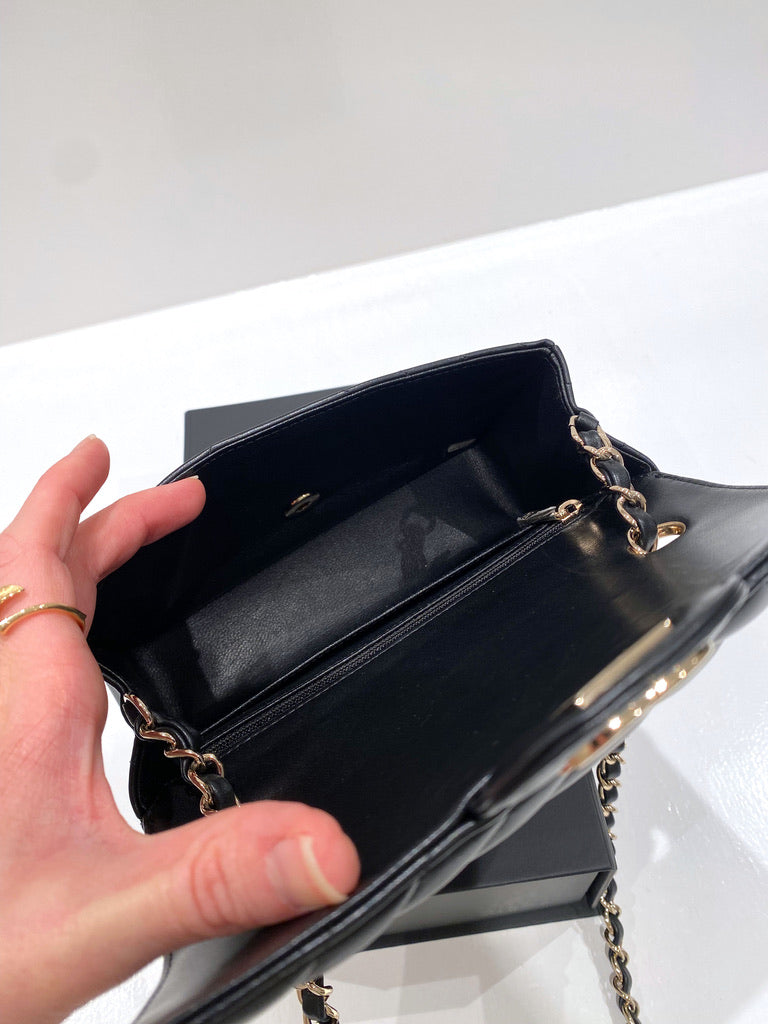 Chanel Mini Flap Bag Chaveron - Sort Med Guldhardware - (Nypris 38.730 kr