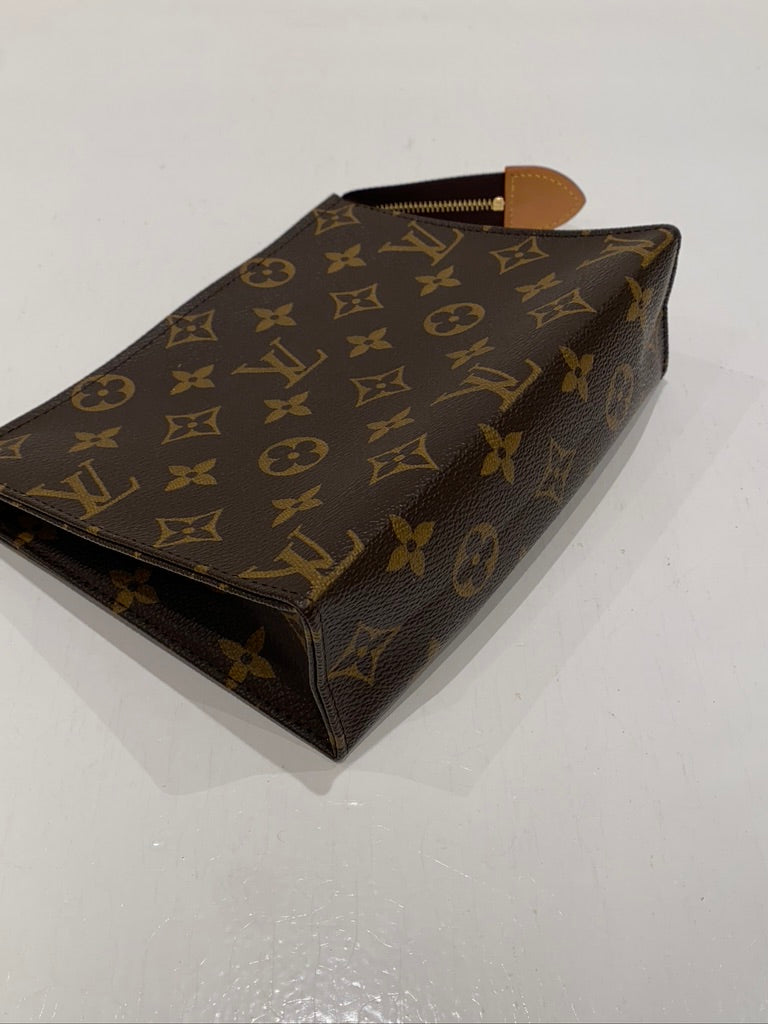 Louis Vuitton Monogram Toiletry Pouch 19 i klassisk monogram canvas