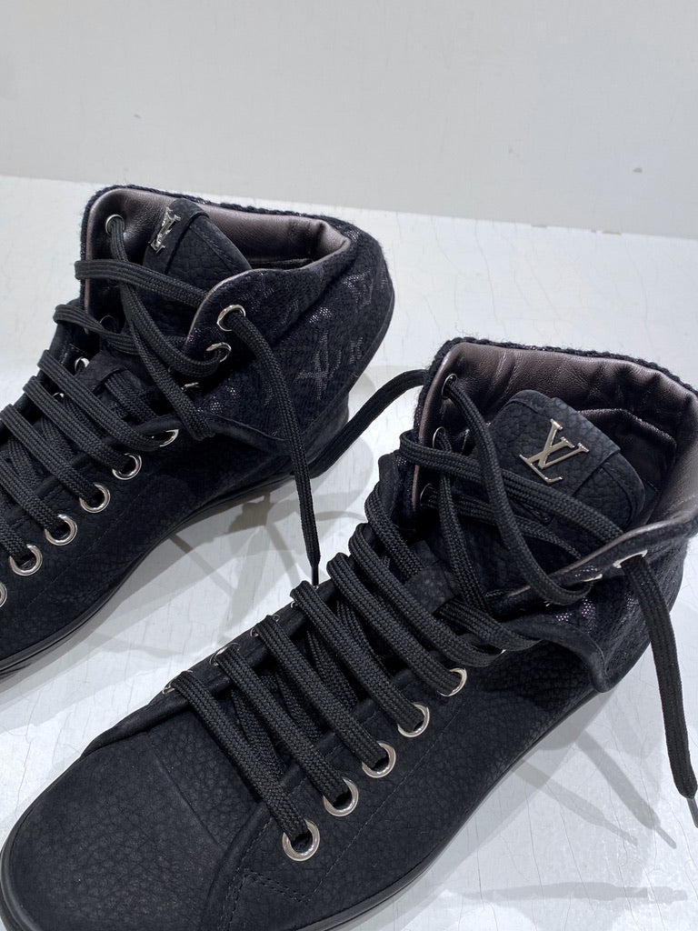 Louis Vuitton Sneakers - Str 37,5. Store i størrelsen - Passer ca str 38!