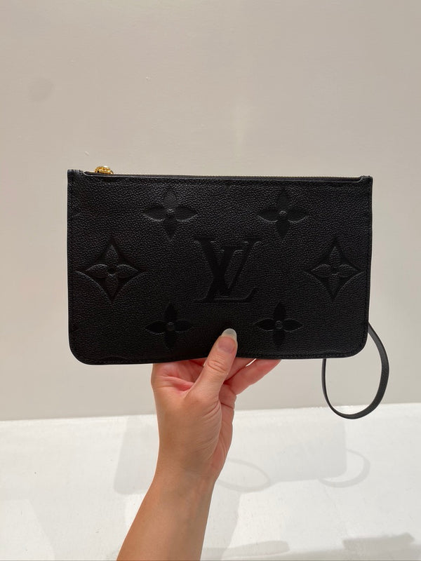 Louis Vuitton Clutch - Stort monogram. Farven er sort