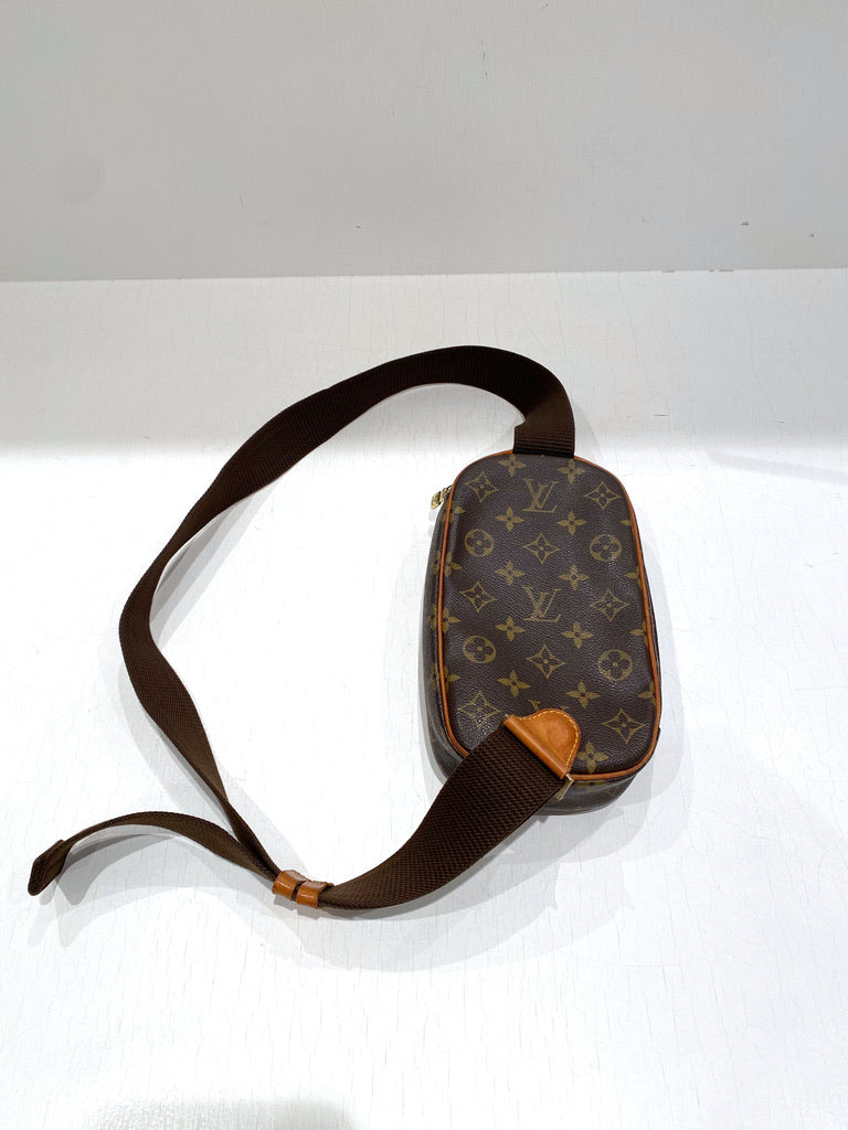 Louis Vuitton Slingbag - Monogram
