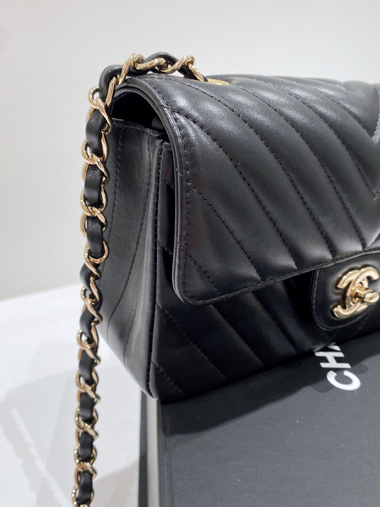 Chanel Mini Flap Bag Chaveron - Sort Med Guldhardware - (Nypris 38.730 kr