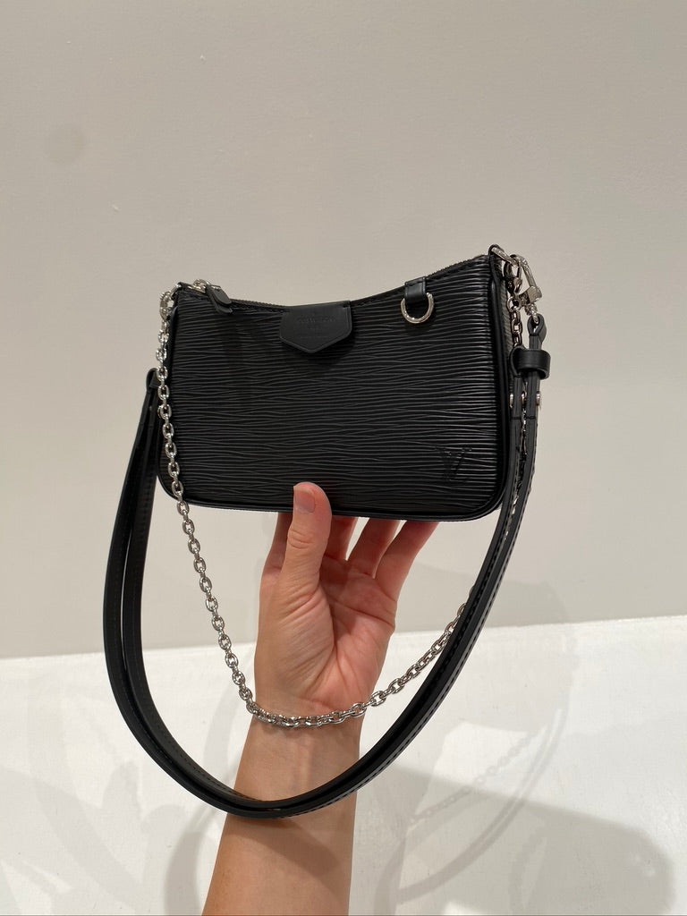 Louis Vuitton Easy Pouch On Strap Epi - (Nypris ca 11.600 kr)