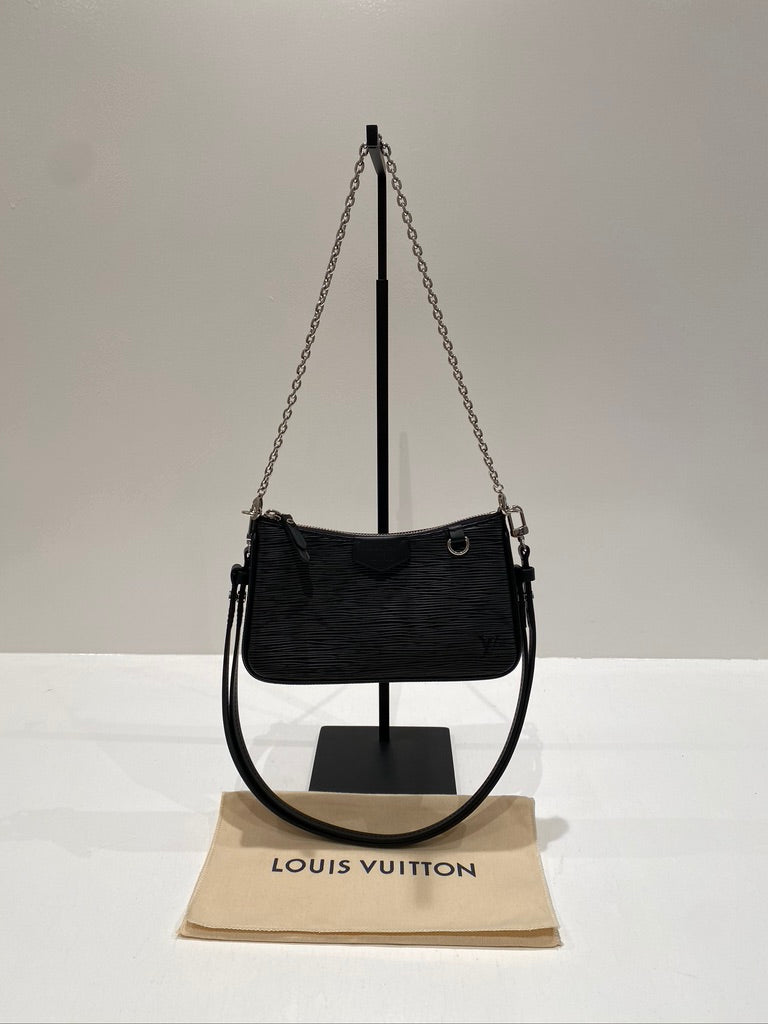 Louis Vuitton Easy Pouch On Strap Epi - (Nypris ca 11.600 kr)