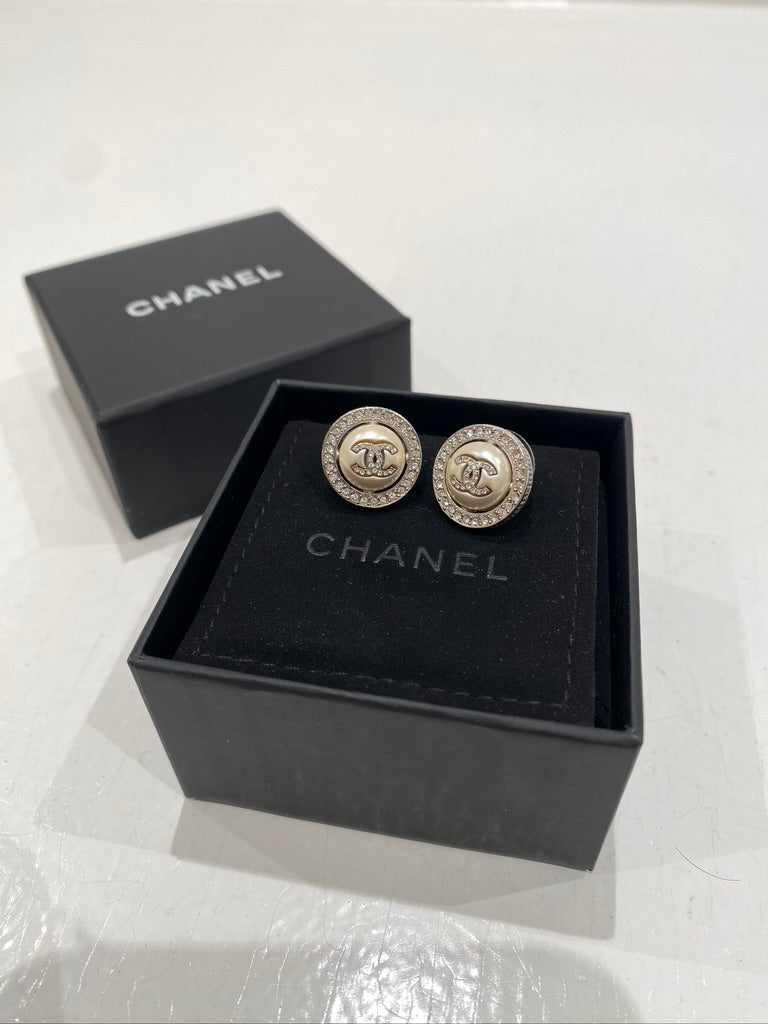 Chanel Stud/Ørestikker - (Nypris ca 5.000- 5.500 kr)