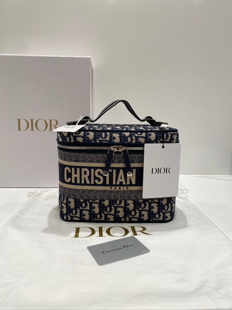 Dior Vanity Case - (Nypris 13.070 kr)