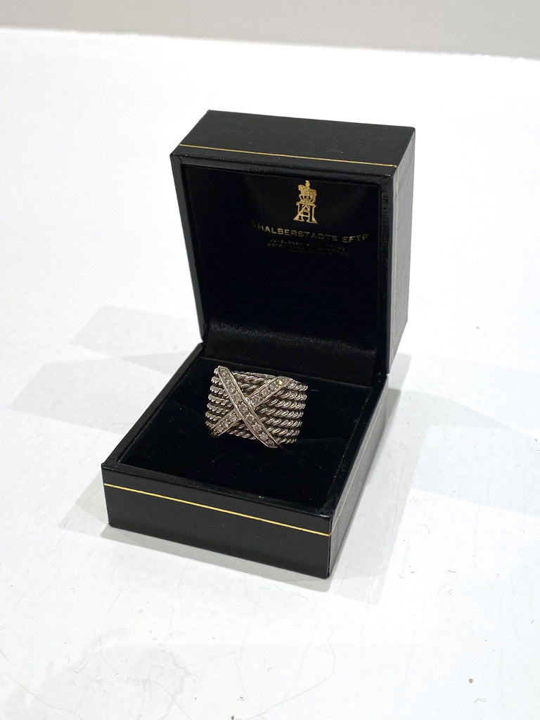 Halberstadt - Ring i 18 KARAT HVIDGULD MED DIAMANTER - (Samlet Vægt 0,25 CT. Wesselton VVS.)