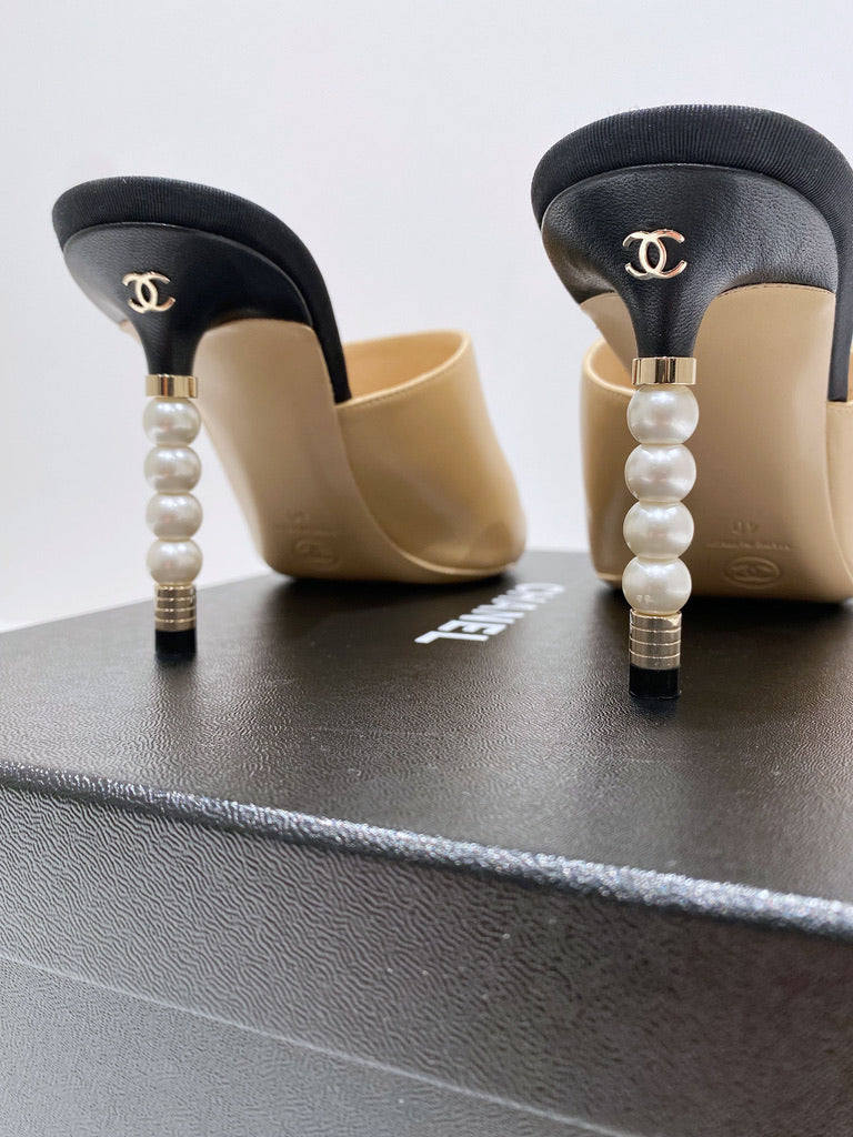 Chanel Stiletter - Str 40/ Passer ca str 39,5 - (Nypris ca 9.800 kr)