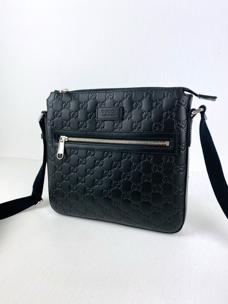 Gucci Signature Messenger Bag - (Nypris Ca 6.926 kr/930 Euro)