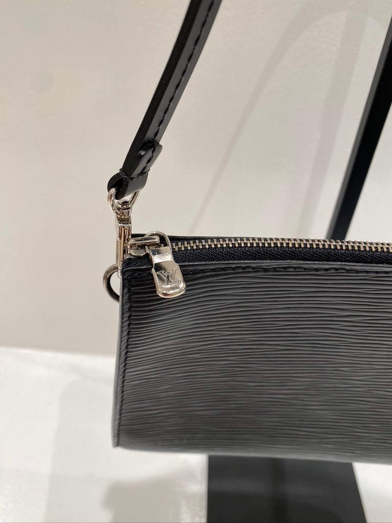 Louis Vuitton Epi Pochette Taske