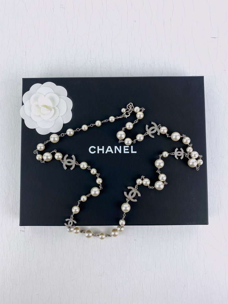 Chanel Perlekæde - (Nypris ca 16.000-18.000 kr)