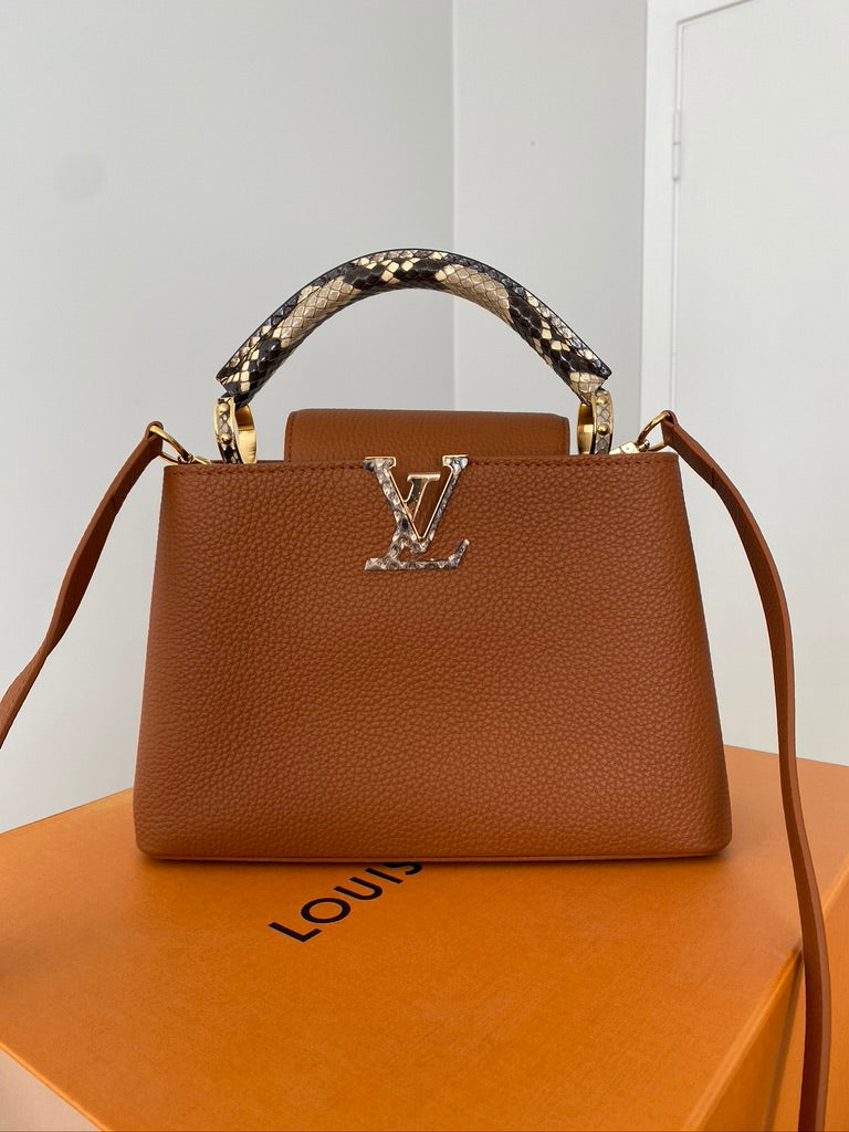 Louis Vuitton - Capucines BB - Taske med Python/Brun - (Nypris ca 45.000 kr-50.000 kr)