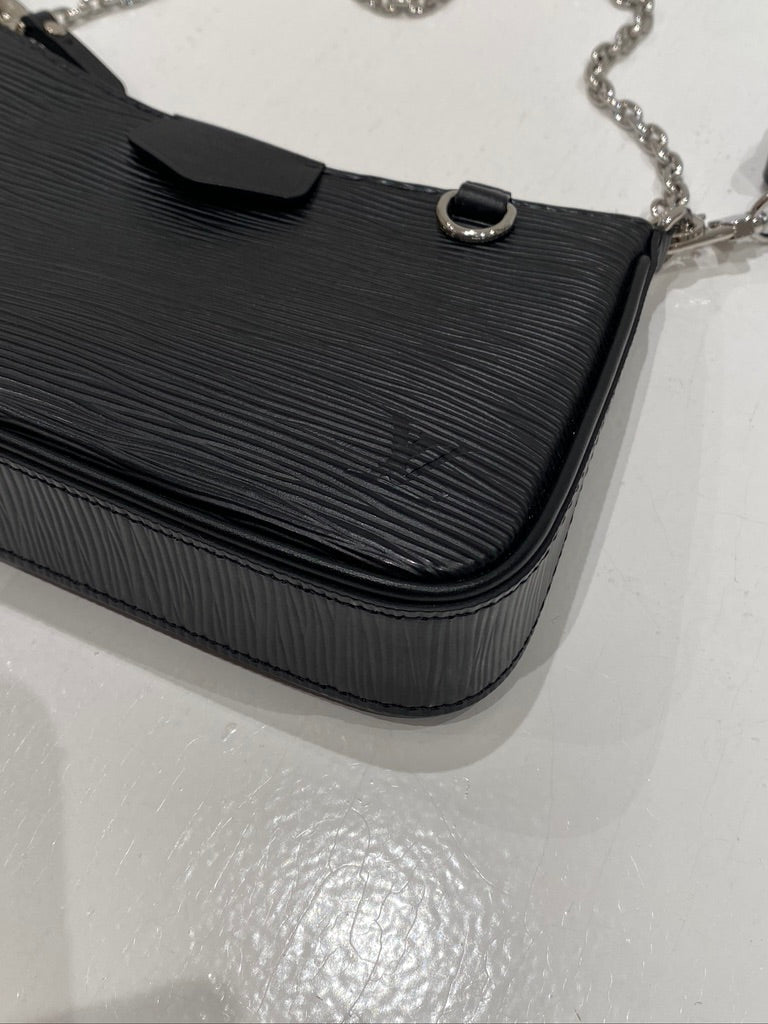 Louis Vuitton Easy Pouch On Strap Epi - (Nypris ca 11.600 kr)