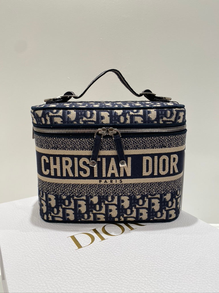 Dior Vanity Case - (Nypris 13.070 kr)