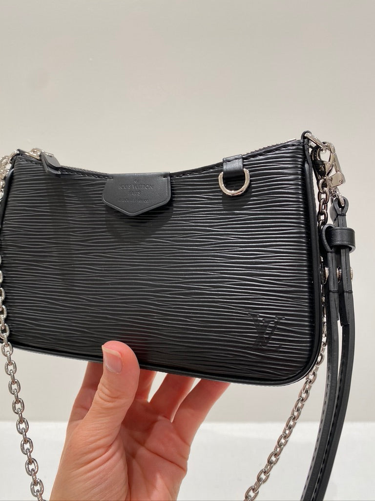 Louis Vuitton Easy Pouch On Strap Epi - (Nypris ca 11.600 kr)