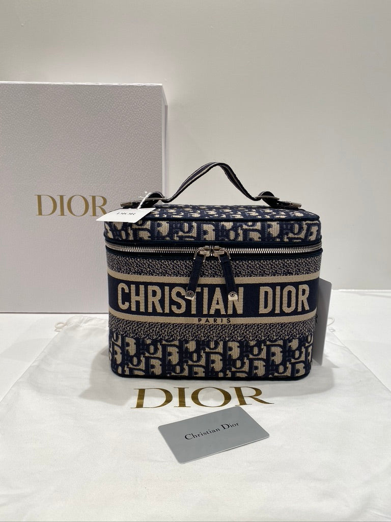 Dior Vanity Case - (Nypris 13.070 kr)