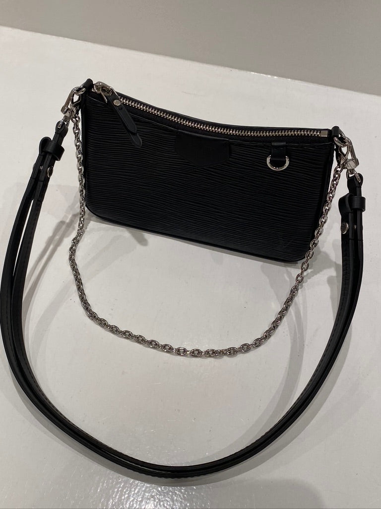 Louis Vuitton Easy Pouch On Strap Epi - (Nypris ca 11.600 kr)