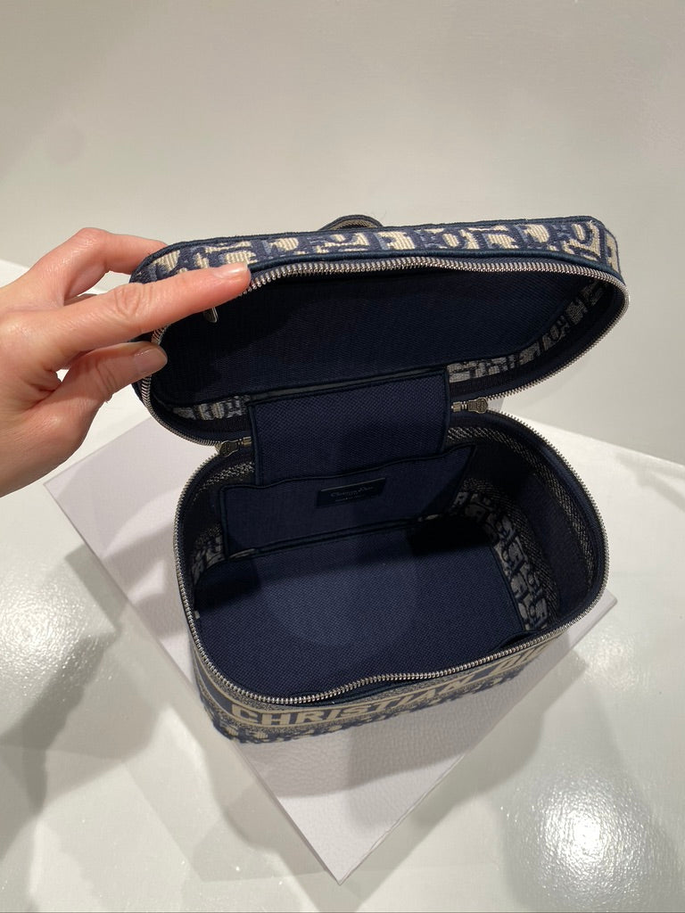 Dior Vanity Case - (Nypris 13.070 kr)