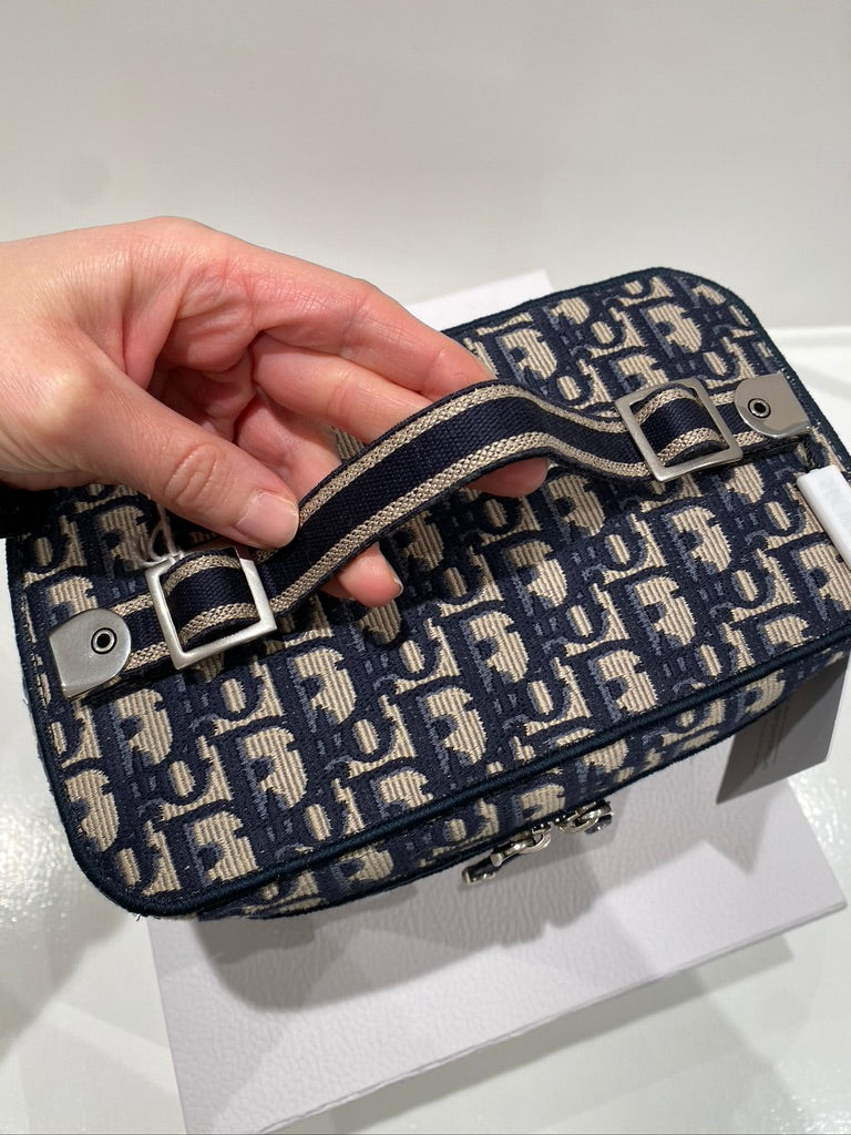 Dior Vanity Case - (Nypris 13.070 kr)