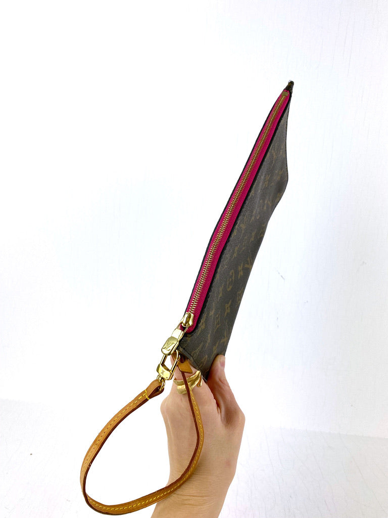 Louis Vuitton Clutch - Monogram