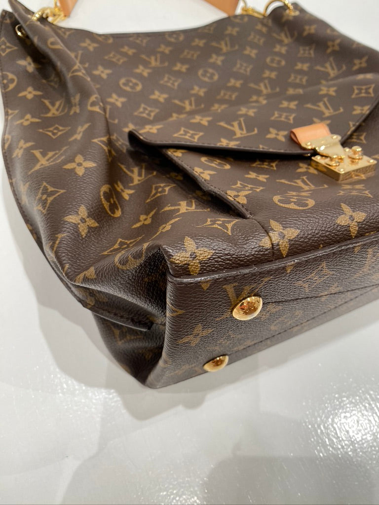 Louis Vuitton Metis Hobo Taske