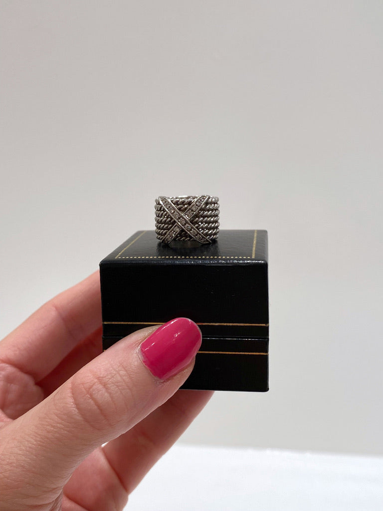 Halberstadt - Ring i 18 KARAT HVIDGULD MED DIAMANTER - (Samlet Vægt 0,25 CT. Wesselton VVS.)