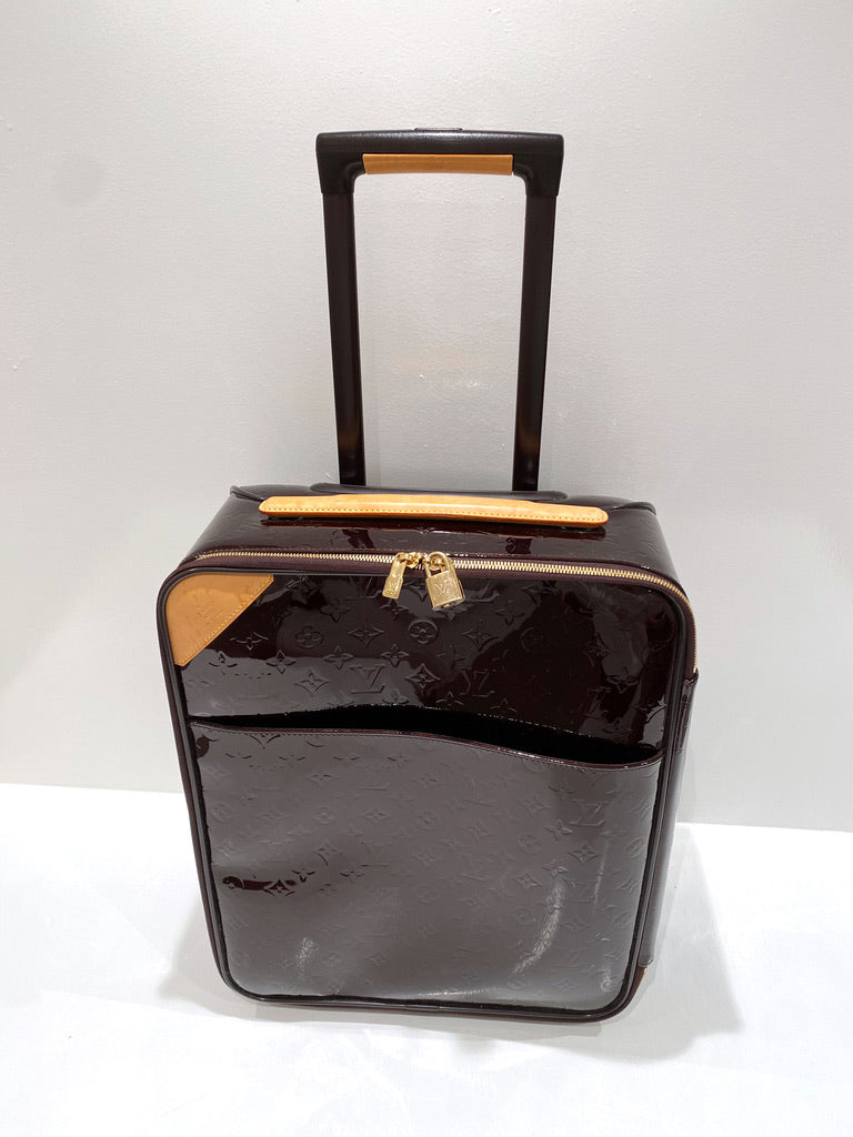 Louis Vuitton Trolley (45 cm)/Kabinekuffert  I Bordeaux Vernis- (Nypris ca 21.000 for en lignende kuffert)