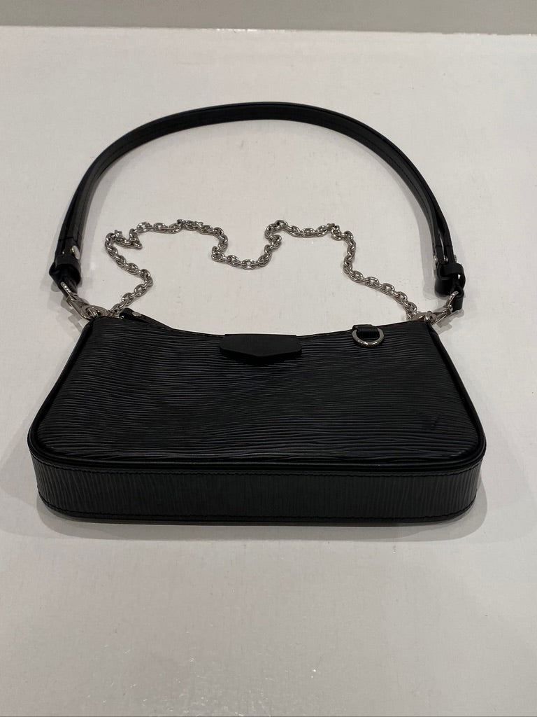 Louis Vuitton Easy Pouch On Strap Epi - (Nypris ca 11.600 kr)